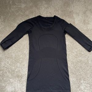 Lululemon long sleeve black swiftly tech